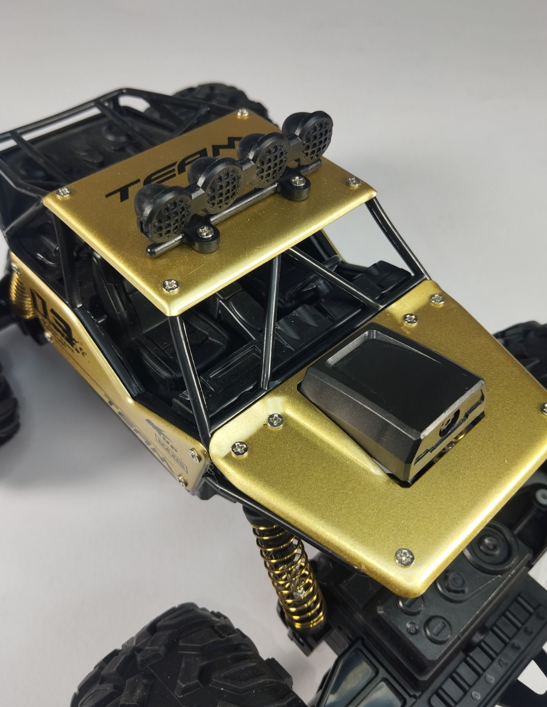 ماشین کنترلی دوربین دار BUILT TO LAST گلد - Image 3